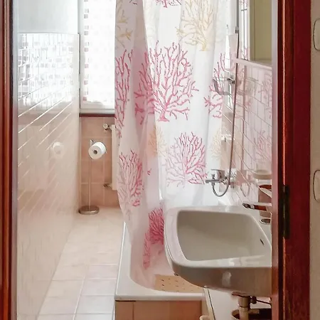 Amazing In With 2 Bedrooms And Wifi Apartmán *