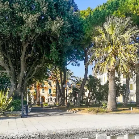 Daire Amazing In With 2 Bedrooms And Wifi Diano Marina